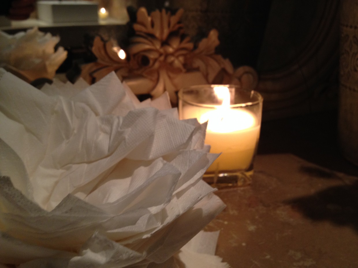 The Bungalow - Serviettes and Candle